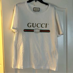 Gucci distressed processing logo print tshirt..size L..100% AUTHENTIC!!!